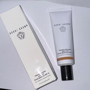 Bobbi Brown Vitamin Enriched Hydrating Skin Tint SPF 15 with Hyaluronic Acid